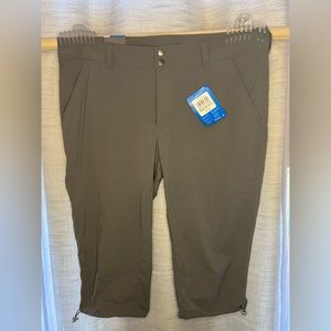 Columbia Omni Shield Capri; size 16. NWT!